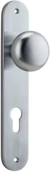 Cambridge Knob - Oval Backplate - Entry Point - Iver - Brushed Chrome - Door Knobs