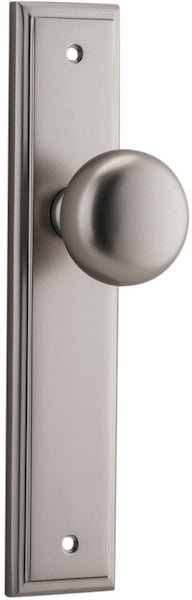 Cambridge Knob - Stepped Backplate - Entry Point - Iver - Satin Nickel - Door Knobs