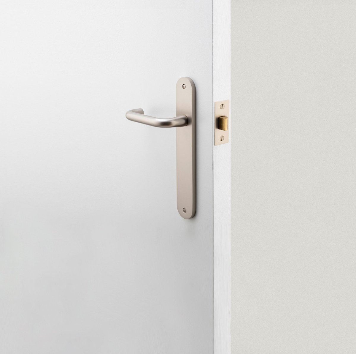 Oslo Oval DDA Compliant - Entry Point - Iver - Signature Brass - Door Levers