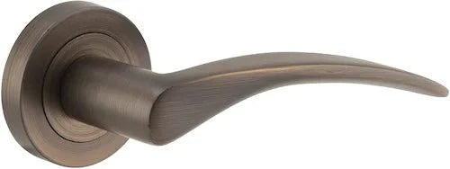 Oxford Lever - Round Rose - Entry Point - Iver - Signature Brass - Door Levers